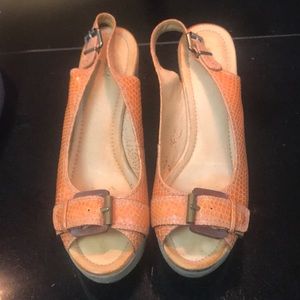 Nicole Orange Platform